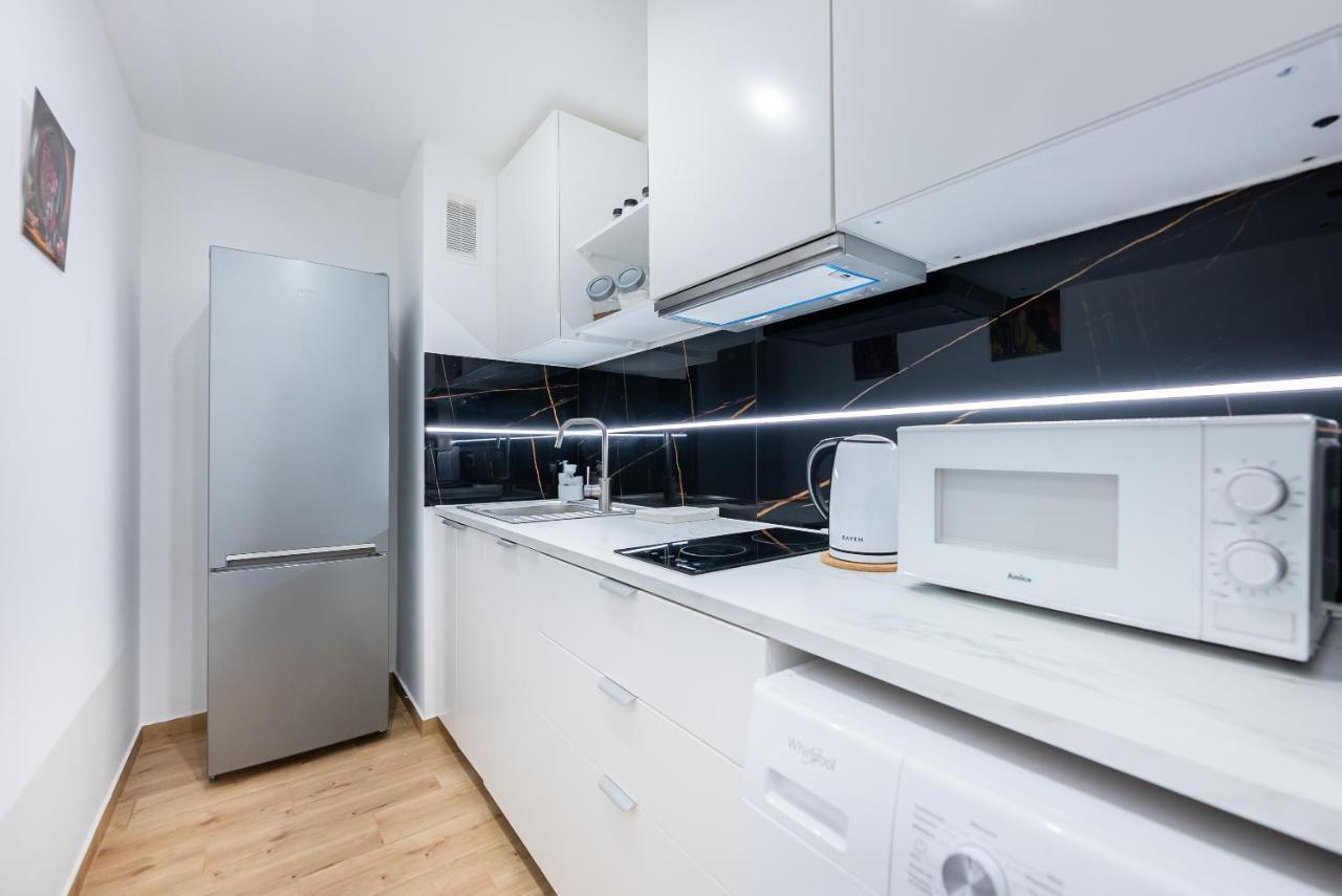 Unitapartaments Short Rent Apartment In Warsaw By Metro Station Rondo Onz Apart With 3Bedrooms 23 Buitenkant foto