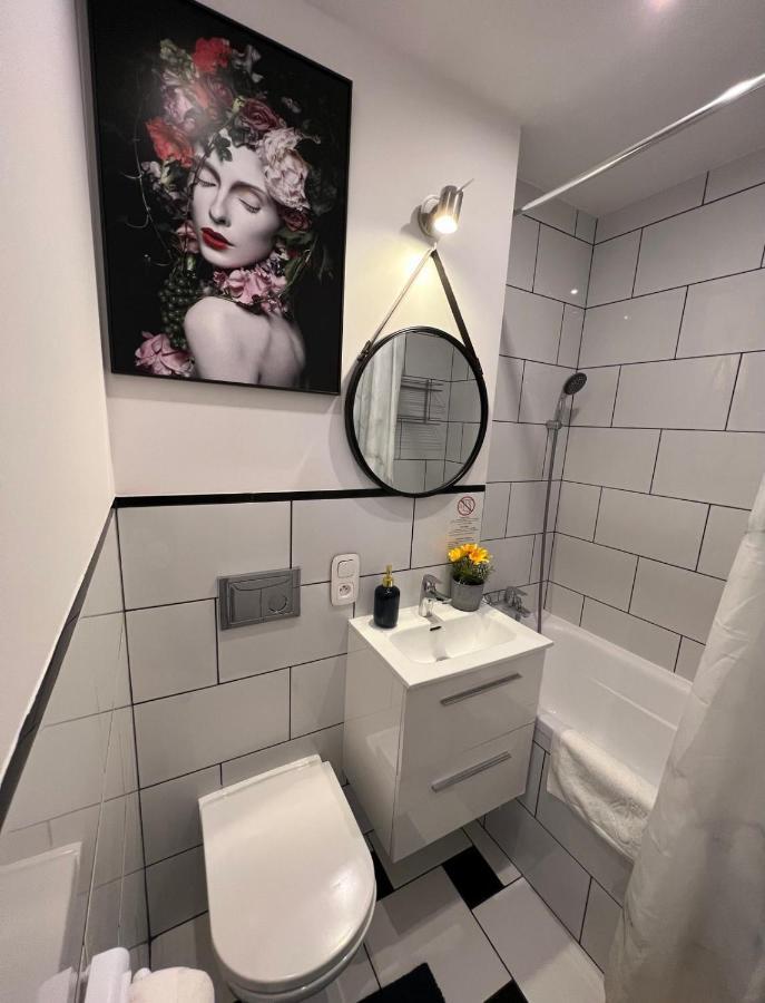 Unitapartaments Short Rent Apartment In Warsaw By Metro Station Rondo Onz Apart With 3Bedrooms 23 Buitenkant foto