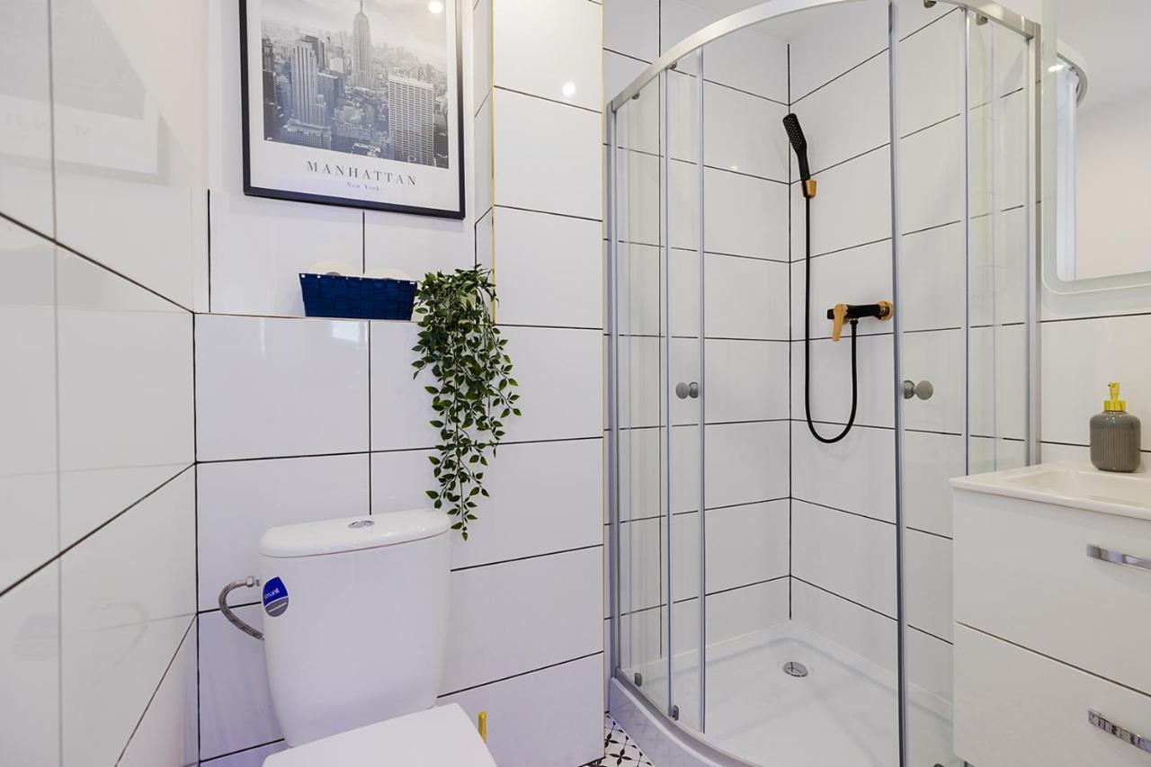 Unitapartaments Short Rent Apartment In Warsaw By Metro Station Rondo Onz Apart With 3Bedrooms 23 Buitenkant foto